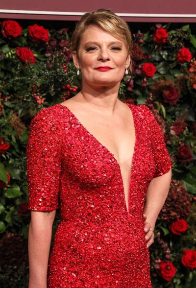 4P Martha Plimpton Cleavage