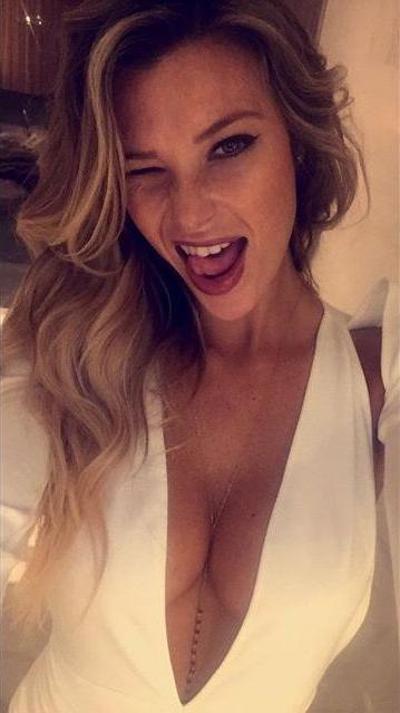 4P Samantha Hoopes Cleavage Pics