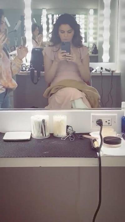 4P Selena Gomez Cleavage