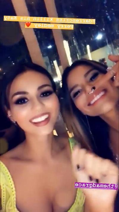 6P Victoria Justice Cleavage