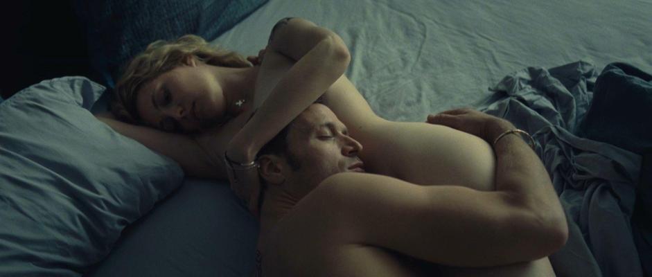 7P Эвелин Брошу Nude Pics
