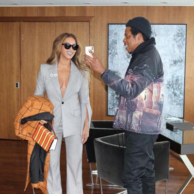 4P Beyonce Cleavage