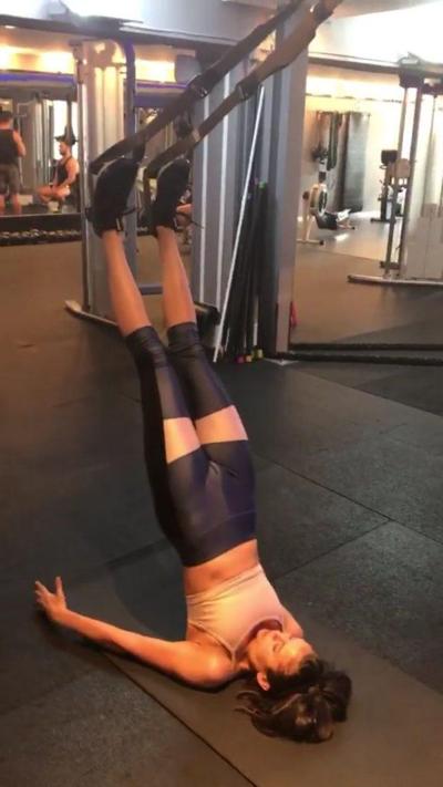 4P Nina Dobrev Cameltoe