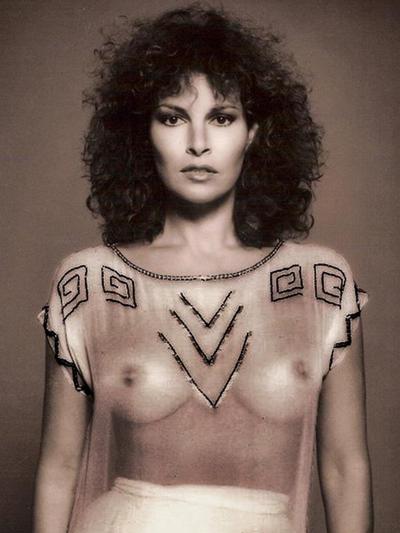 4P Raquel Welch sexy photos