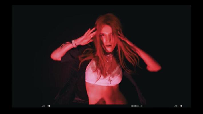 25P Bella Thorne Erótico