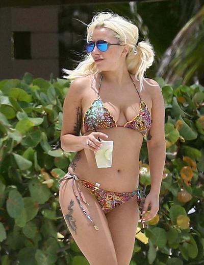 4P Lady Gaga hottest pics