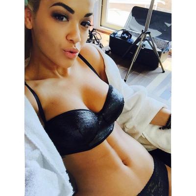 7P Rita Ora cleavage photos