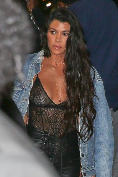 5P Photos transparentes de Kourtney Kardashian