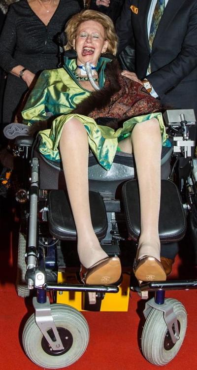 18P Cripples in Pantyhose