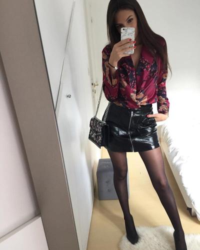 25P Young Pantyhose Loving Girl