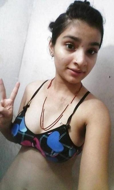 8P Cute Indian Teen Nude Selfies Leaked By Brother