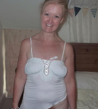 25P 9. Femme galloise exposée par son mari