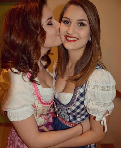 15P Sexy Dirndl Girls 403