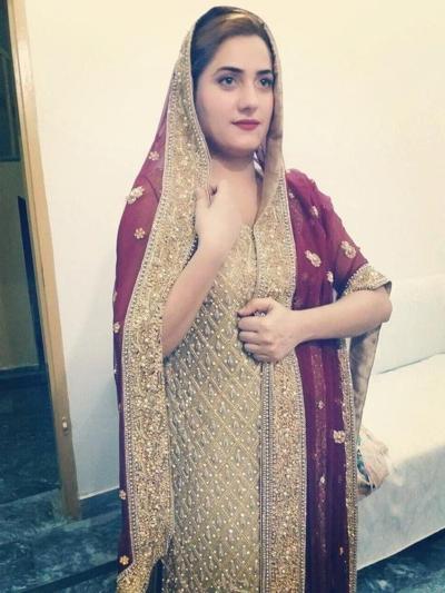 19P New married muslim girl showing boobs