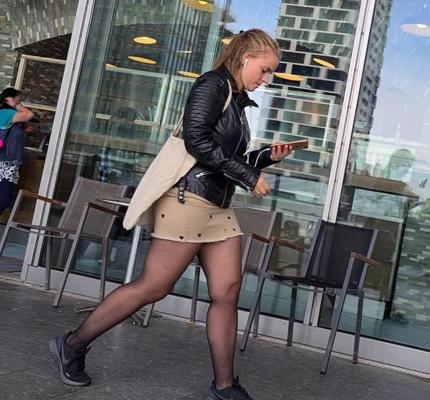 19P Voyeur pantyhose legs