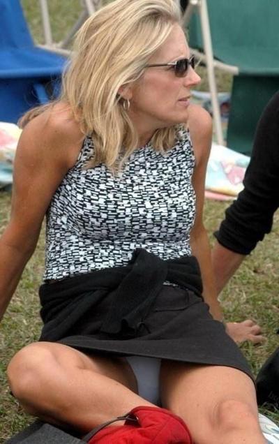 23P Sexy Grandma Spread her Legs 17