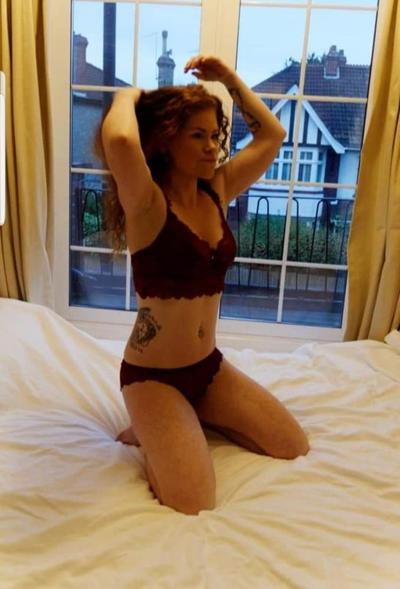 9P Cherry, sexy UK Ginger MILF Slut