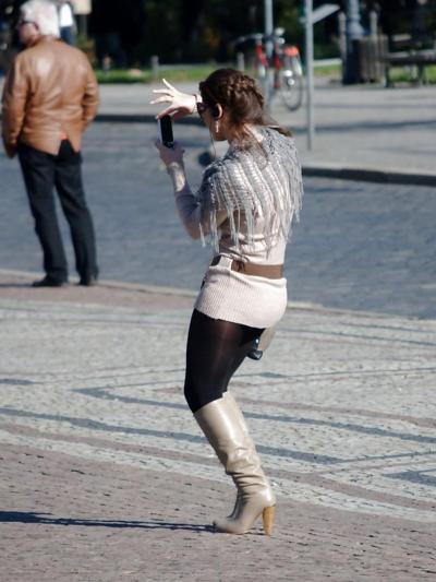 25P pantyhose in the streets 2