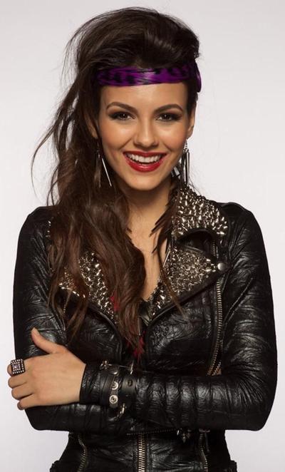 25P Victoria Justice En Forme Comme De La Baise Look Chaud 7