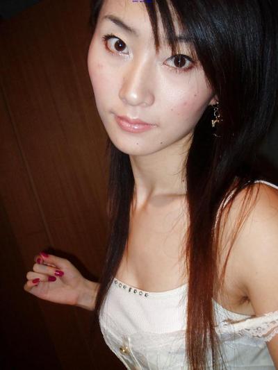 25P 脇の下が毛深い日本人と中国人の女の子