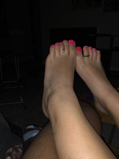 5P Cute 19 Year Old Feet with toerings