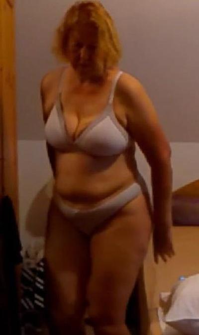 16P My wife in lingerie