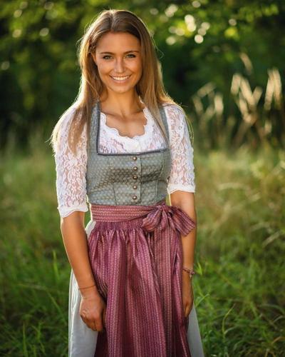 15P Sexy Dirndl Girls 387