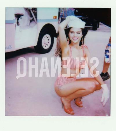 5P SELENA GOMEZ ... FUCKING HOT ICE CREAM BITCH !