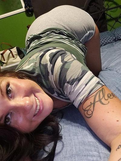 25P Esposa latina caliente