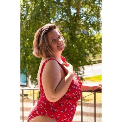 25P Busty Ladies Non Nude
