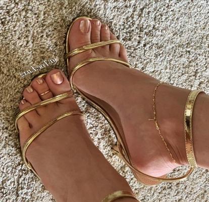 25P Sexy Foot Queen (Füße, Zehen, barfuß, Flip Flops)