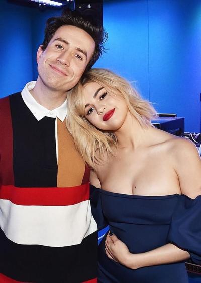 6P SELENA GOMEZ ... HALLO, BLONDE, HEISSER FICK!!!