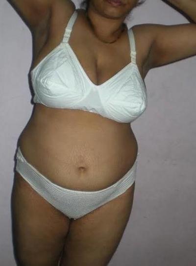 25P Desi NRI aunty panty pussy
