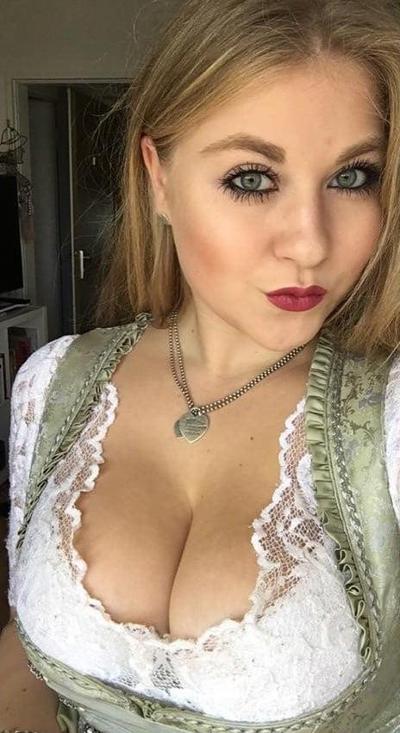 25P Sexy Dirndl Girls 381