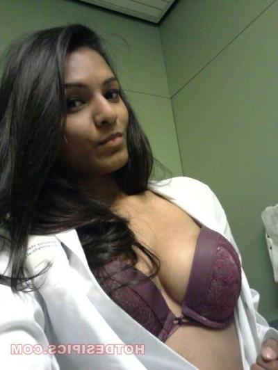 25P indian sexy doctor naked selfie