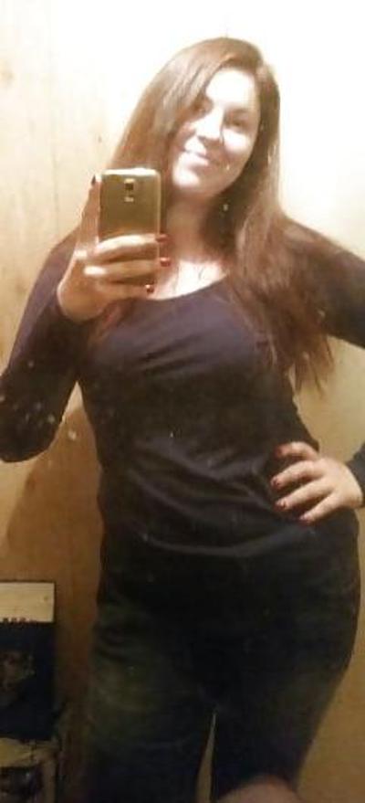 12P Chubby mum of 3 is bored at home