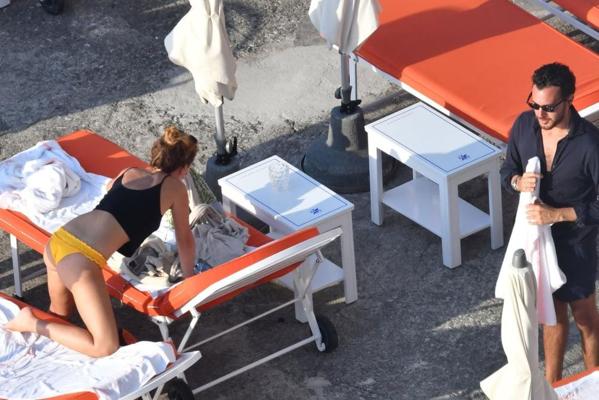 25P Emma Watson NUDE (and Bikini Shots)