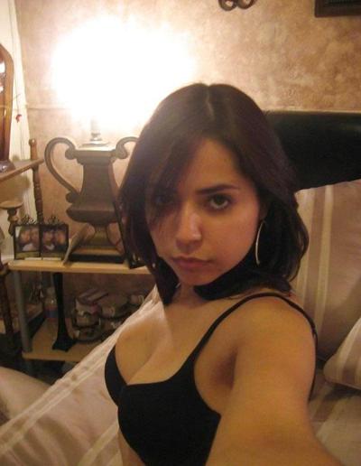 10P Pakistani teen posing naked