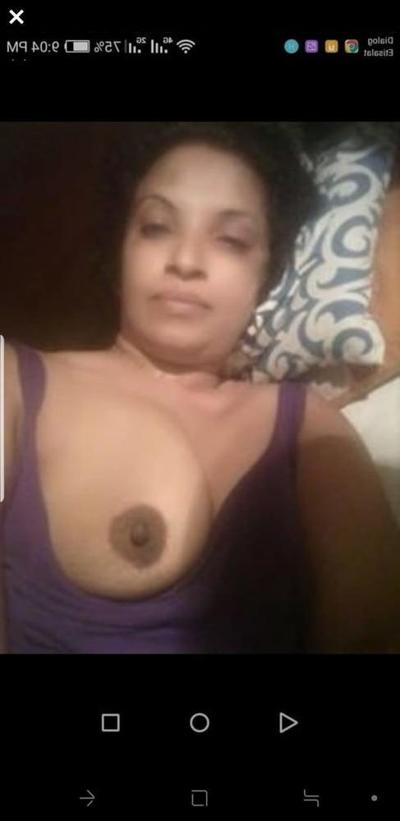 14P Maman sri lankaise chaude