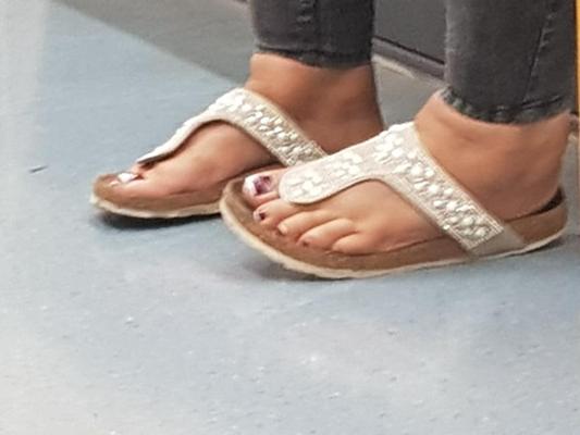 6P Capture feet of chubby latin milf