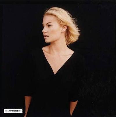 25P Elisha Cuthbert jolie femme vol.2