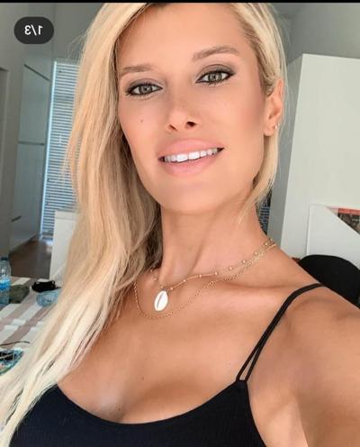 25P ALEX. PERFECT BLOND GIRL