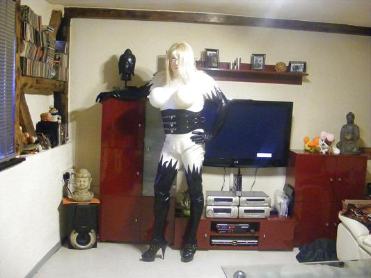 24P Latex TV Tanja