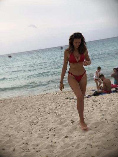 9P Red bikini