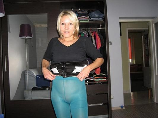 25P Mature Women in Pantyhose 10