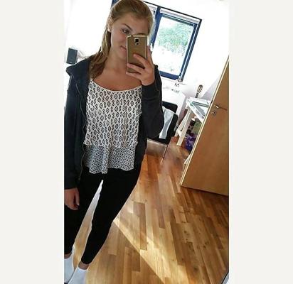 9P German slut exposed