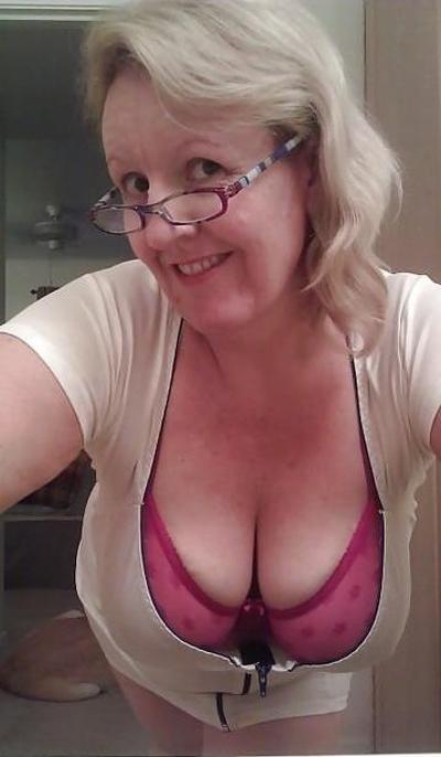 25P Facebook friends I want to fuck #3: Milfs