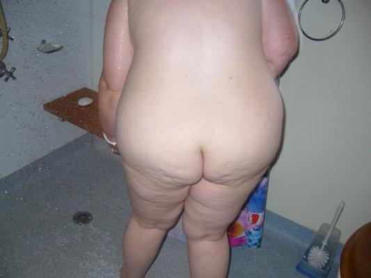 20P fatpig in the shower