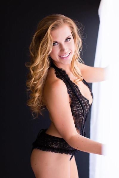 24P Superbe mariée rousse