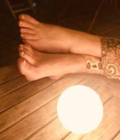 16P Lèche mes pieds aux chandelles Amberx